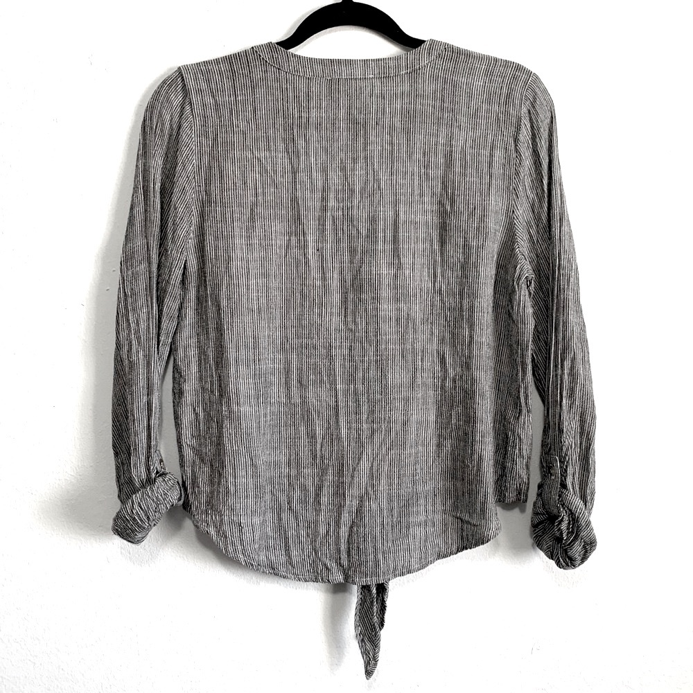 E&M Striped Cropped Long Sleeves Buttoned Front Top - Picture 2 of 5